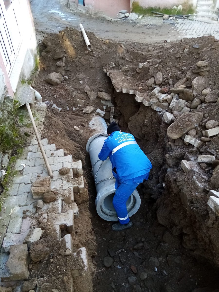 AydinBuyuksehir's tweet photo. ASKİ ekiplerimiz, Köşk ilçesi Başçayır mahallesinde yağmur suyu hattı yapım çalışması gerçekleştiriyor.👷🏻‍♂️ https://t.co/enlIefsuTv