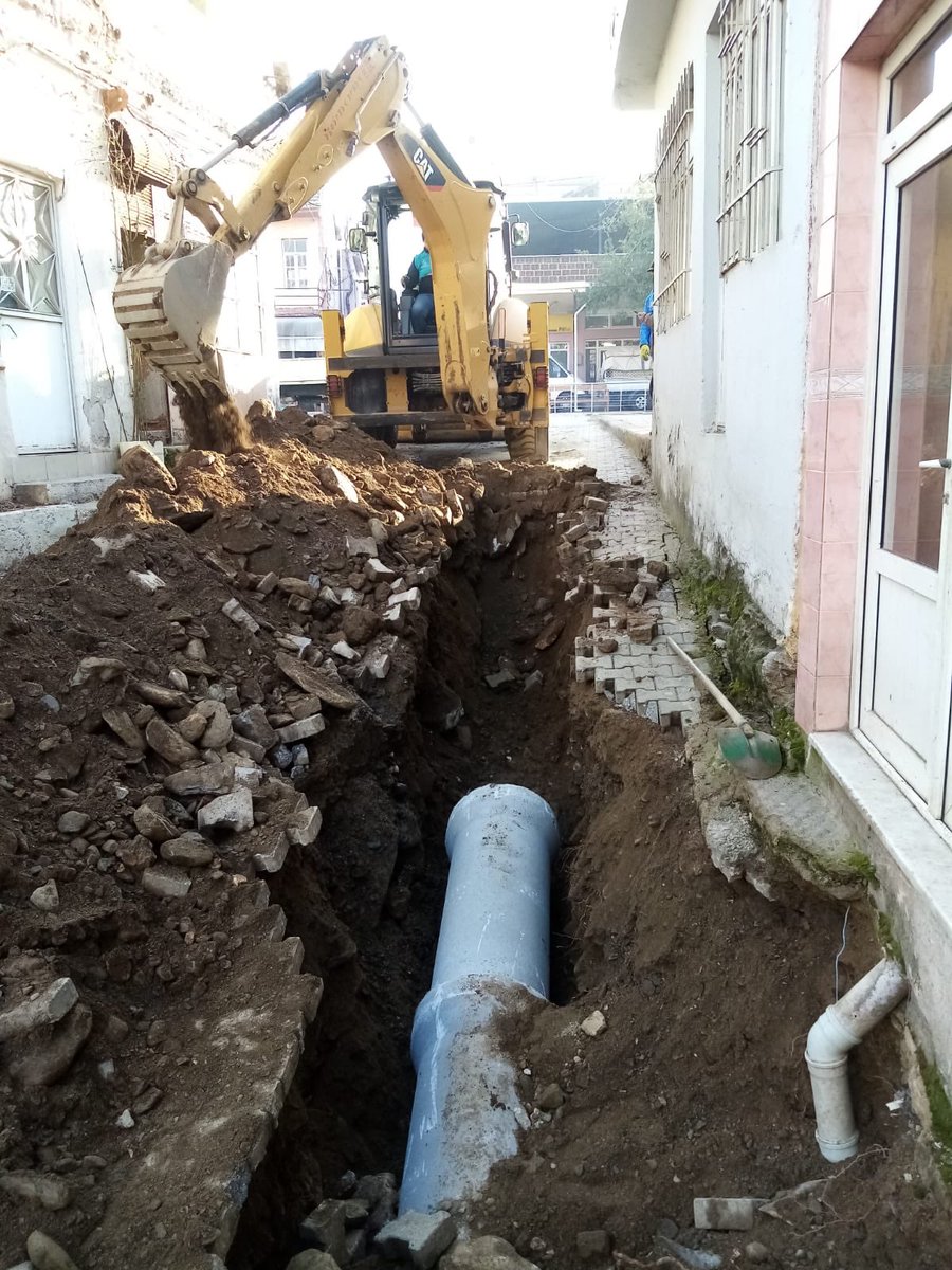 AydinBuyuksehir's tweet photo. ASKİ ekiplerimiz, Köşk ilçesi Başçayır mahallesinde yağmur suyu hattı yapım çalışması gerçekleştiriyor.👷🏻‍♂️ https://t.co/enlIefsuTv