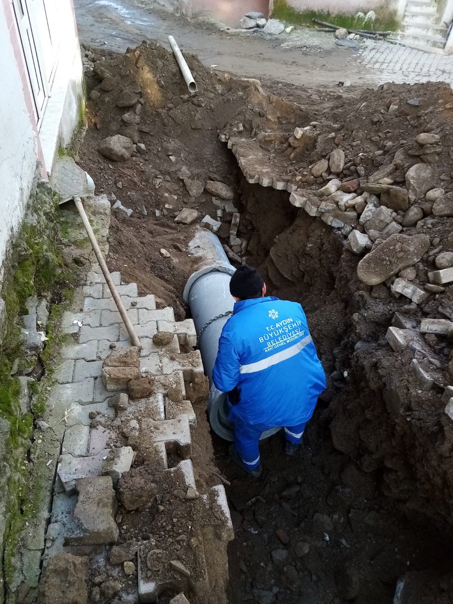 AydinBuyuksehir's tweet photo. ASKİ ekiplerimiz, Köşk ilçesi Başçayır mahallesinde yağmur suyu hattı yapım çalışması gerçekleştiriyor.👷🏻‍♂️ https://t.co/enlIefsuTv