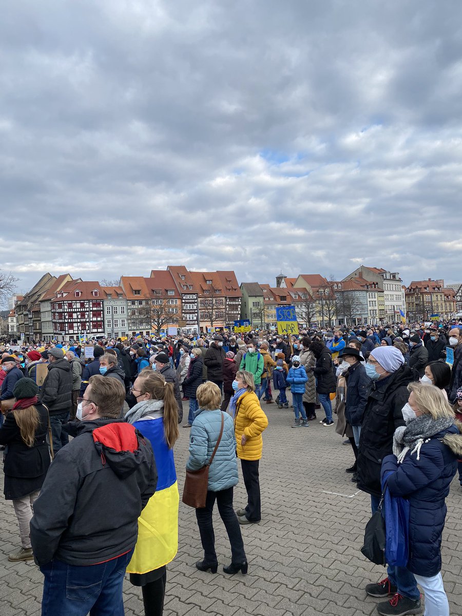 ZDFerfurt's tweet photo. Demo in #erfurt gegen #UkraineKrieg https://t.co/sYUzeJWJIx