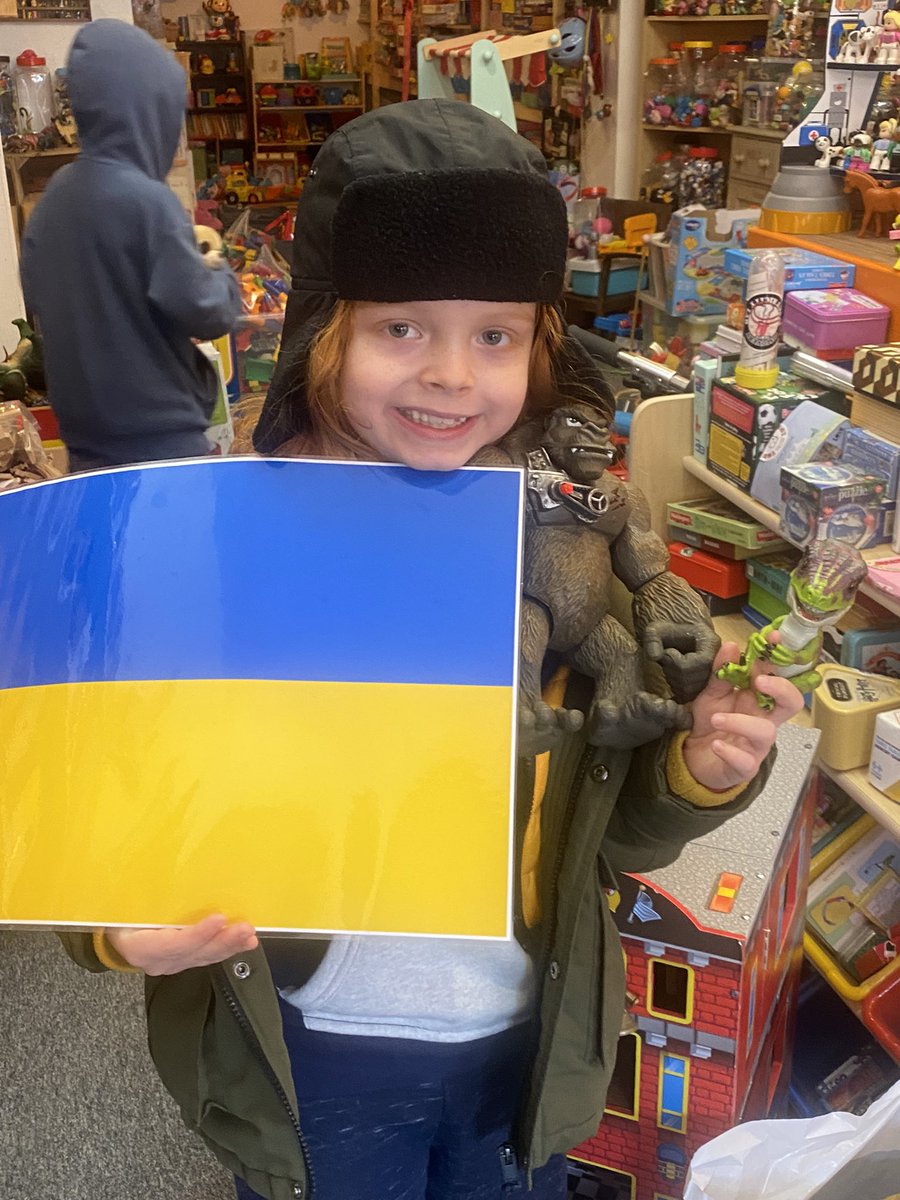 theTOYprojectuk's tweet photo. We will be donating 100% of our shop takings TODAY to the Children of Ukraine via @savechildrenuk. Please pop in and buy yourself something - even if it’s a 50p book!! We’ve already raised a £1,175.00 SO FAR!! https://t.co/7JfbUXXhuB