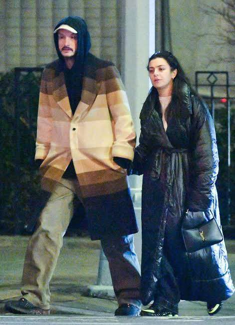 onlinedlid's tweet photo. Mais fotos do possível casal Daniel XCX, em Nova Iorque. 💗 https://t.co/DTmpxgUNDo