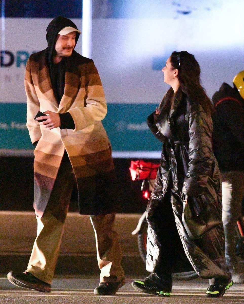 onlinedlid's tweet photo. Mais fotos do possível casal Daniel XCX, em Nova Iorque. 💗 https://t.co/DTmpxgUNDo