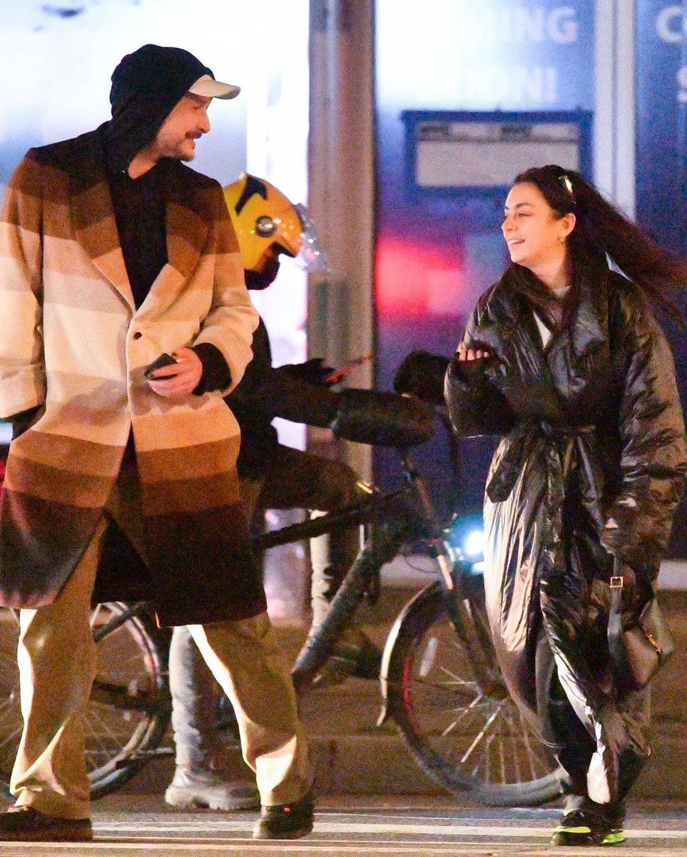 onlinedlid's tweet photo. Mais fotos do possível casal Daniel XCX, em Nova Iorque. 💗 https://t.co/DTmpxgUNDo