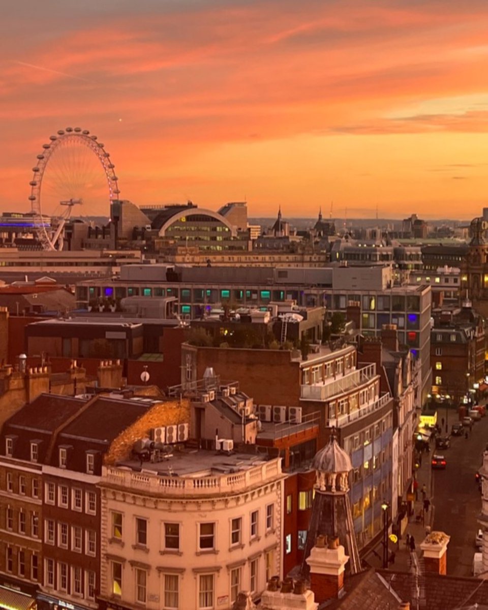 VisitBritainBR's tweet photo. O pôr do sol de Londres é simplesmente incrível!
📌: Londres,Inglaterra
📷:@kverjee
#London #Sunset #LondonSunset #VisitLondon #VisitGreatBritain #WelcomeToAnotherSideOfBritain https://t.co/3KikjQv2CN