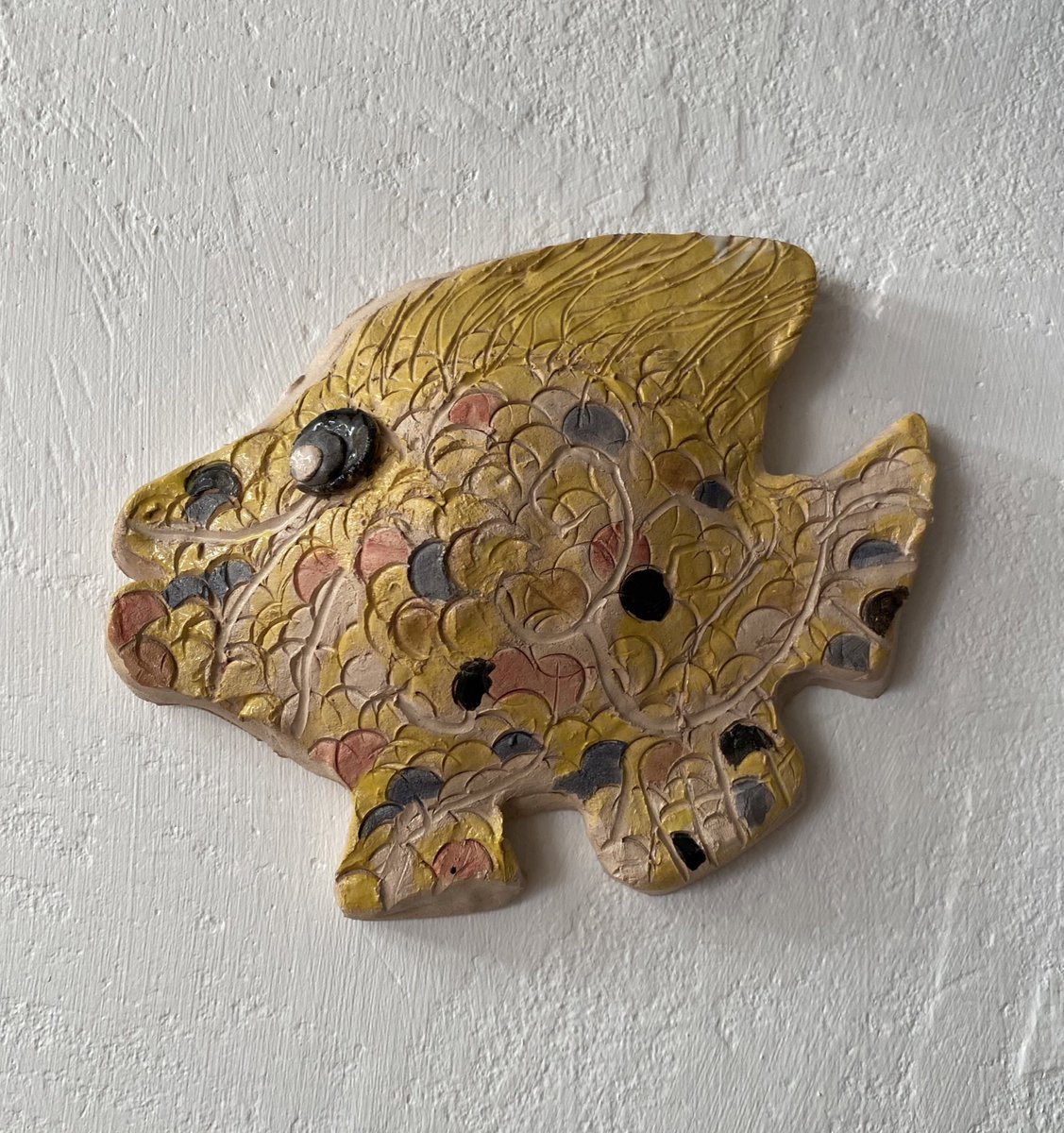 I do love this super lil fishy my daughter made when she in primary. Pride of place!
<a href="/clairescawn/">🌞 Claire Scawn 🌱</a> #allchildrenareartists #pottery #love