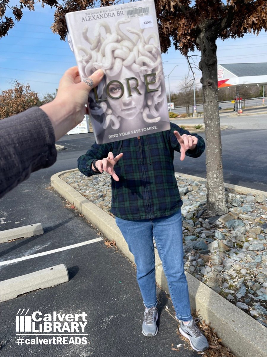 CalvertLibrary's tweet photo. Please enjoy this Medusa in plaid.

#Bookface #CalvertLibrary https://t.co/6MSv9emXel
