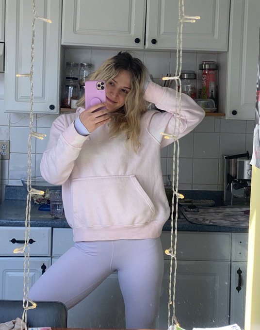 Hello little grasshoppers🌿🦗😋☀️ Subscribe to my https://t.co/yUycQotMPe to take off my clothes😻🤭 https://t