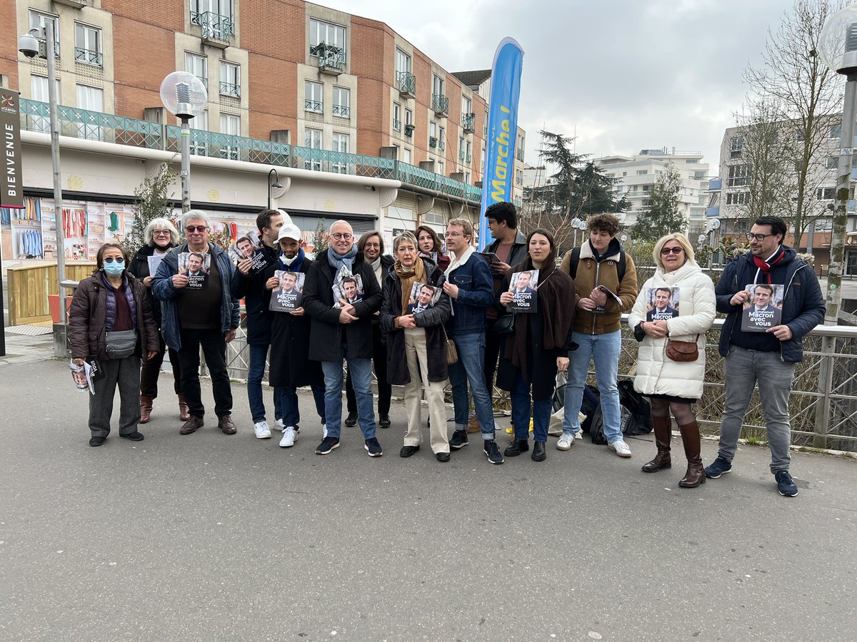 dbaichere's tweet photo. #avecVous Forte mobilisation pour ce lancement de campagne à #MontignyLeBtx et #Guyancourt #circo7801 #Yvelines merci à tous 🚀🇫🇷 #5ansdeplus https://t.co/KMZPCkQpoE