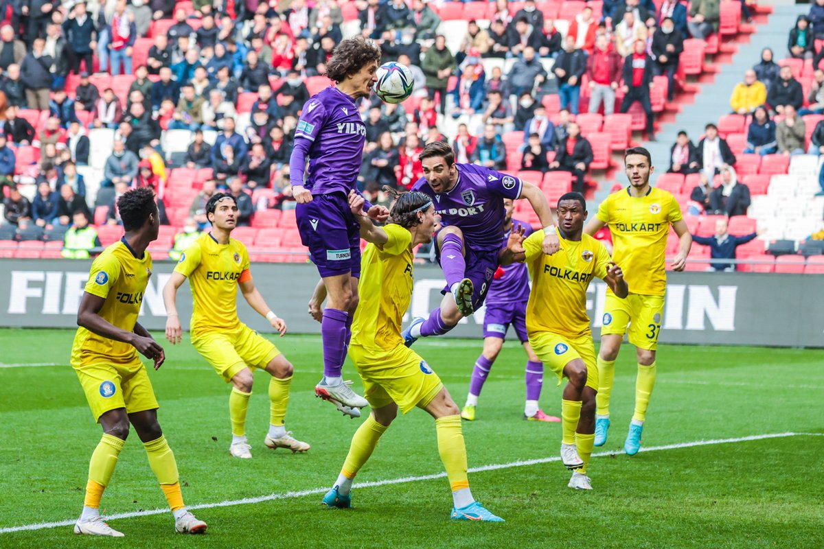 Samsunspor, sezonun ilk üst üste mağlubiyetini alırken, Menemenspor, son 14 haftada 2. kez galibiyet elde etti.

MS | Samsunspor 2-4 Menemenspor

⚽️ Tomane 5'
⚽️ Seyfettin Anıl Yaşar 34' (KK)

⚽️ Cisse 10'
⚽️ Ahmet Sagat 45+1' (P), 82'
⚽️ Emre Batuhan Adıgüzel 54'

#SAMvMEN