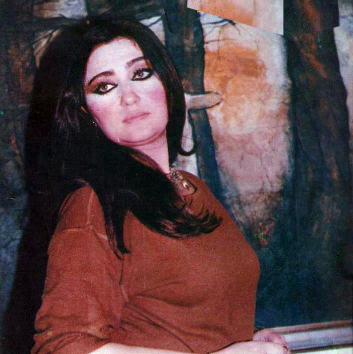 Layla participou de duas edições da Bienal do Kuwait, expôs na primeira Bienal Árabe de Bagdá e ganhou a Medalha de Ouro na Bienal do Cairo em 1984. Foi nomeada diretora do Museu Nacional de Arte Moderna do Iraque nos anos 80, cargo que ocupou até o fim da vida.3/9