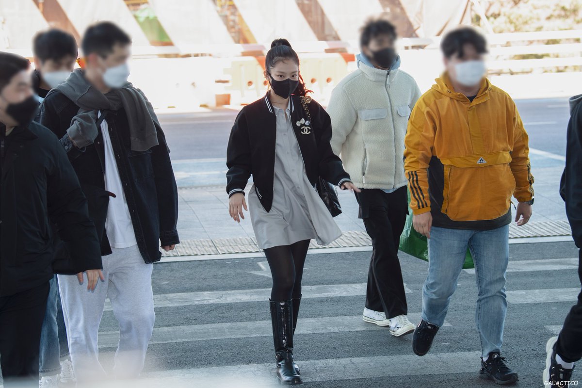 galactico131's tweet photo. 220305 블랙핑크 제니 출국

#BLACKPINK #제니 
#블랙핑크 #JENNIE https://t.co/BxXJg8Vs0a