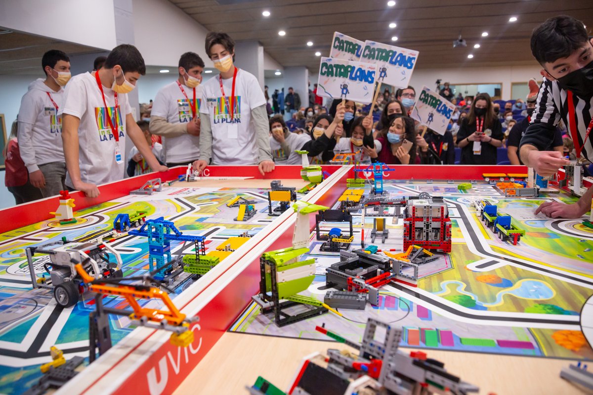 uvic_ucc's tweet photo. Els @vilabots, guanyen el torneig
L'equip Vilabots, de Sant Pere de Vilamajor, guanya la desena edició de la FIRST Lego League #flluvic @fll_spain
El podi el completen els Legolàctics i els Last Cold.
👉 https://t.co/xwt3a7bvOg https://t.co/FFDhqWaicZ