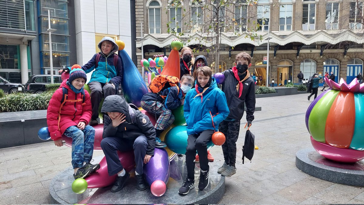 5thhitchin's tweet photo. It's gone 3, it's raining, it's Fenchurch Street and we're having fun 😃 #mr22 https://t.co/58IiZFjM8U