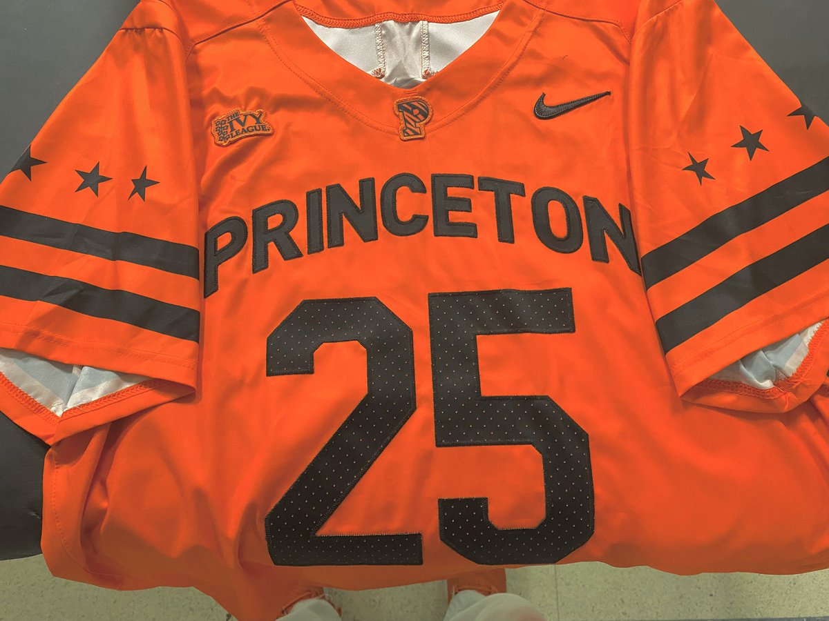 PUequipment's tweet photo. More than Just a Uniform…
6 Stars - 6 National Championships
Each sleeve Resembling the Heritage flag of the acting Capital of the US from June-November 1783 that hung on Princeton’s Nassau Hall signalizing Independence
@UNISWAG @UniWatch @TigerLacrosse
#GoodToBeATiger https://t.co/paGhXDDYnf
