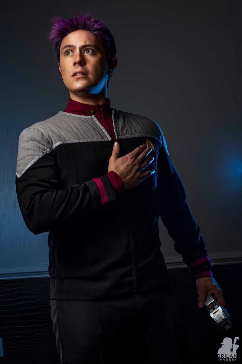 Lt Boimler to Titan… we’ve got a problem down here. 

@JackQuaid92 

Photo and edit by @BriLanImagery 

#StarTrekLowerDecks #startrekcosplay #cosplay #startrek