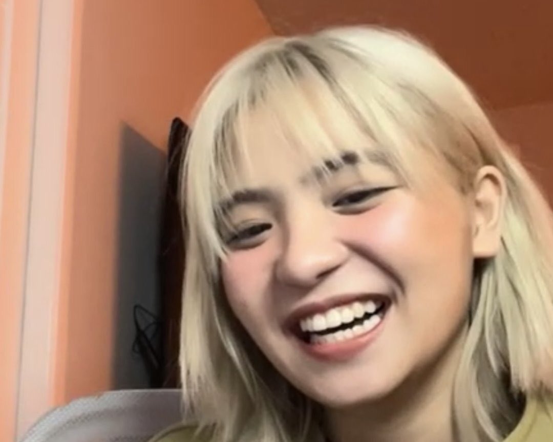 Sharlene na maangas VS Sharlene na cute.

The duality of this woman! See you on Monday ponkans. Smooth na promise! 

SHARLENE 1ST KUMUSTREAM
#SharleneSanPedro

Tuloy-tuloy ang follower sprint here:
app.kumu.ph/sharlenesanped…