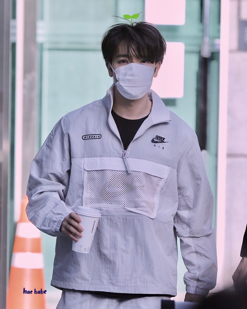 hae_babe_'s tweet image. 220305🌙

🚫Do not remove/crop the logo 
🚫Do not edit (including resizing/ cropping the photo) 
🚫No commercial use 

#Donghae #동해 #東海 
@donghae861015