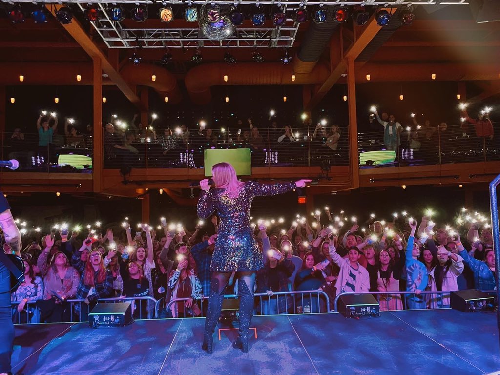 Lauren_Alaina's tweet photo. We really TOUR it up on the #TopOfTheWorldTour in Boston, Asbury Park and Bethlehem. Up next: Minneapolis, Columbia and Chicago!!! See y’all there. #photodump ⚡️ link below for tix!! https://t.co/HZzH9QdW25 https://t.co/hXcxbzwlJF