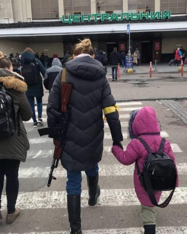 EuromaidanPress's tweet photo. The Central Train Station in Kyiv these days.
📷https://t.co/AeDKRmudJm https://t.co/G9HpyAJJ1q