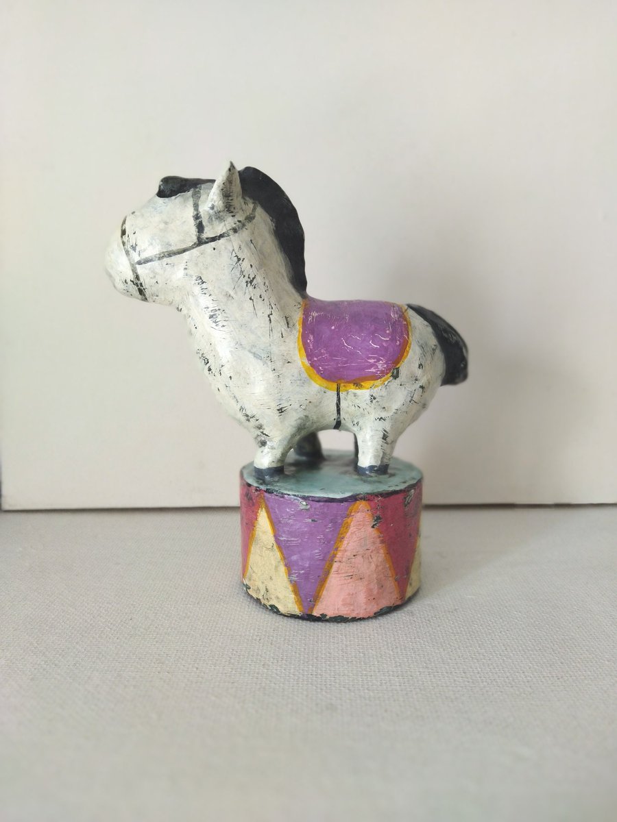 Рад поделиться последними новинками в моем магазине #etsy shop: Little horse. Pony Circus horse. Figurine Interior toy made of papier mache. Decor Statuette on the mantel Colorful Art etsy.me/3IGzHZQ #fioletovyj #gostinaa #stolenica #bumaga #seryj #densvatogova