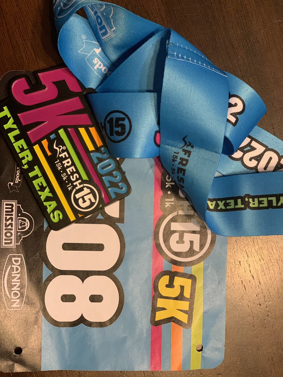 Maya_Golden's tweet photo. The real winner is the pebble that wedged itself in my sneaker and held on in just the right spot for 2 miles of the race. We did this together. #fresh15 #partyonthepavement https://t.co/1KxLQm4gvN