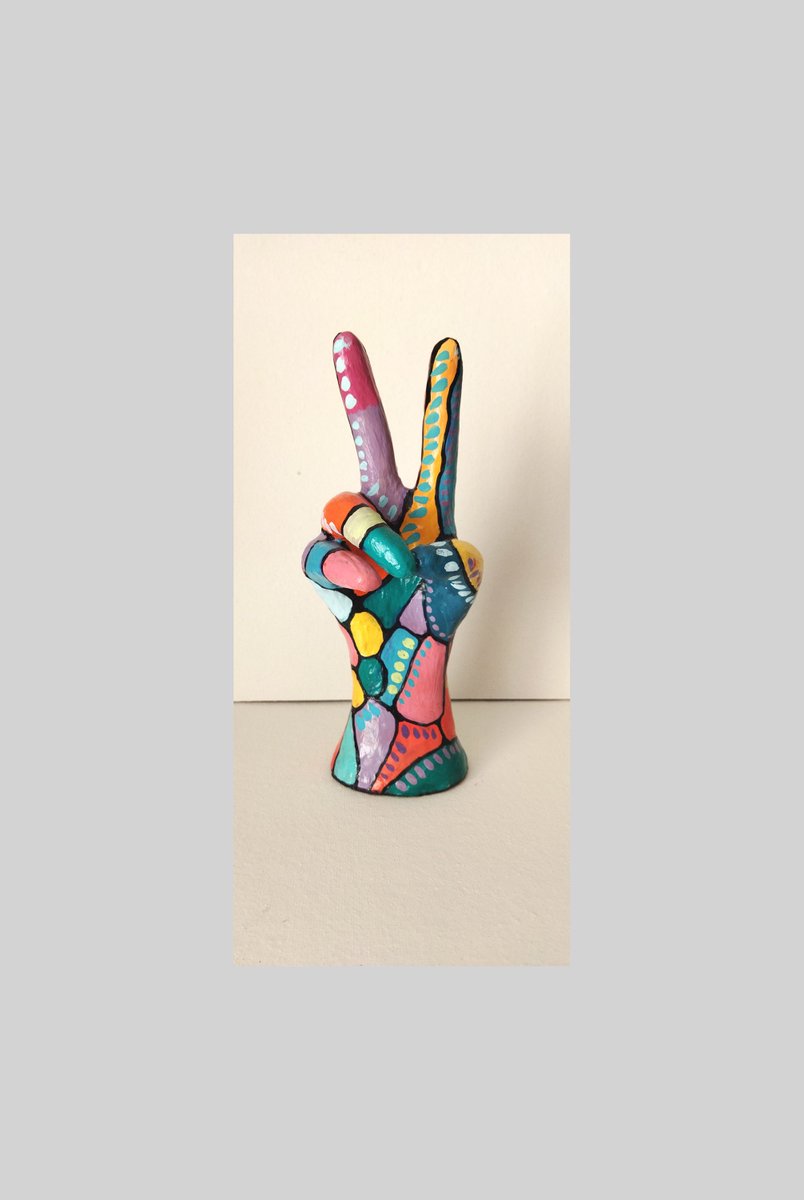 Рад поделиться последними новинками в моем магазине #etsy shop: Hand gesture. Hand Victoria-Victory Interior decor Figurine Colorful Art object made of papier-mâché Bright Figurine on the mantelpiece etsy.me/3hIxmSu #krasnyj #zelenyj #gostinaa #sovremennyj #sto