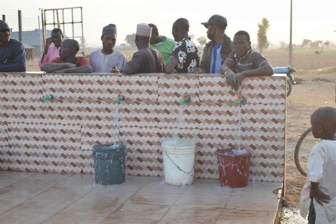 ansarhdogara's tweet photo. #Kwariatwork 
Provision of Solar Powered Borehole with overhead tanks at Dangayya, Gwanda, Dogarawa Ward, Sabon Gari LGA facilitated by Senator Suleiman Abdu Kwari.

Status: Completed 

©️Kwari Media Team https://t.co/KQukjQ6ZhZ