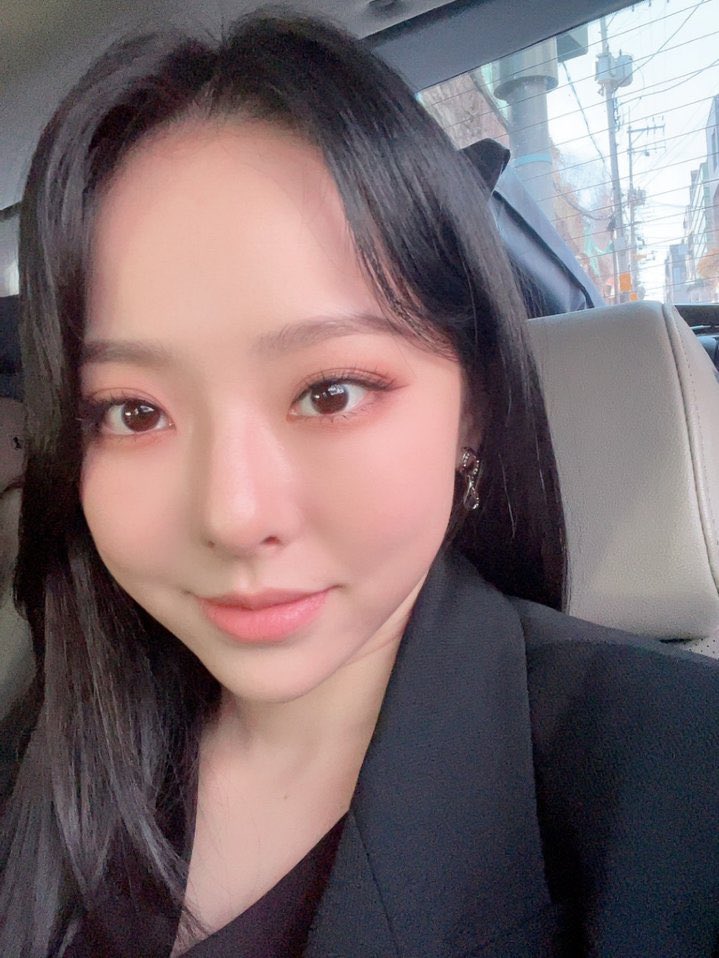 |🦌💌 update| 220305

"a day where I want to sleep early🌙
sleeping early for beauty sleep~
good night💕

ps. a picture of me waiting"