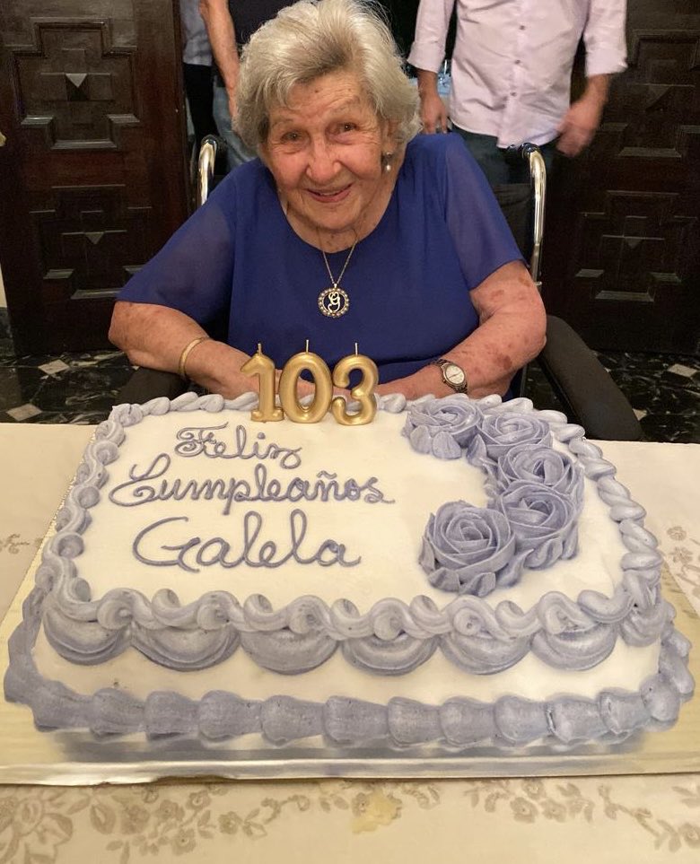 martamartinelli's tweet photo. Feliz cumpleaños Mamá! Muchas bendiciones y sigue así “Hermosa” por fuera y por dentro. Irradias felicidad. Eres la mejor de todas! https://t.co/7Il39UmIWj