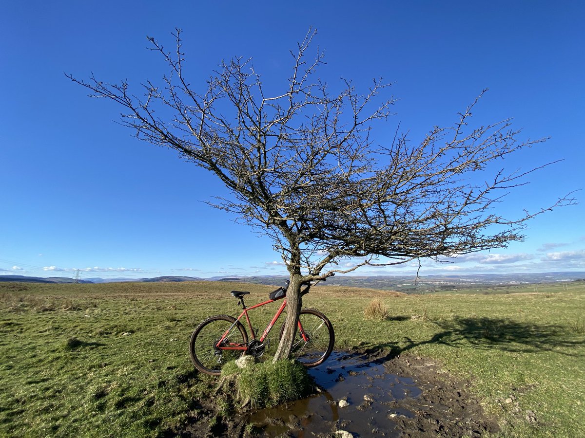 SuttonCardiff's tweet image. Clear views all the way up to the Beacons. #Senghenydd #WhatISawOnMyBike