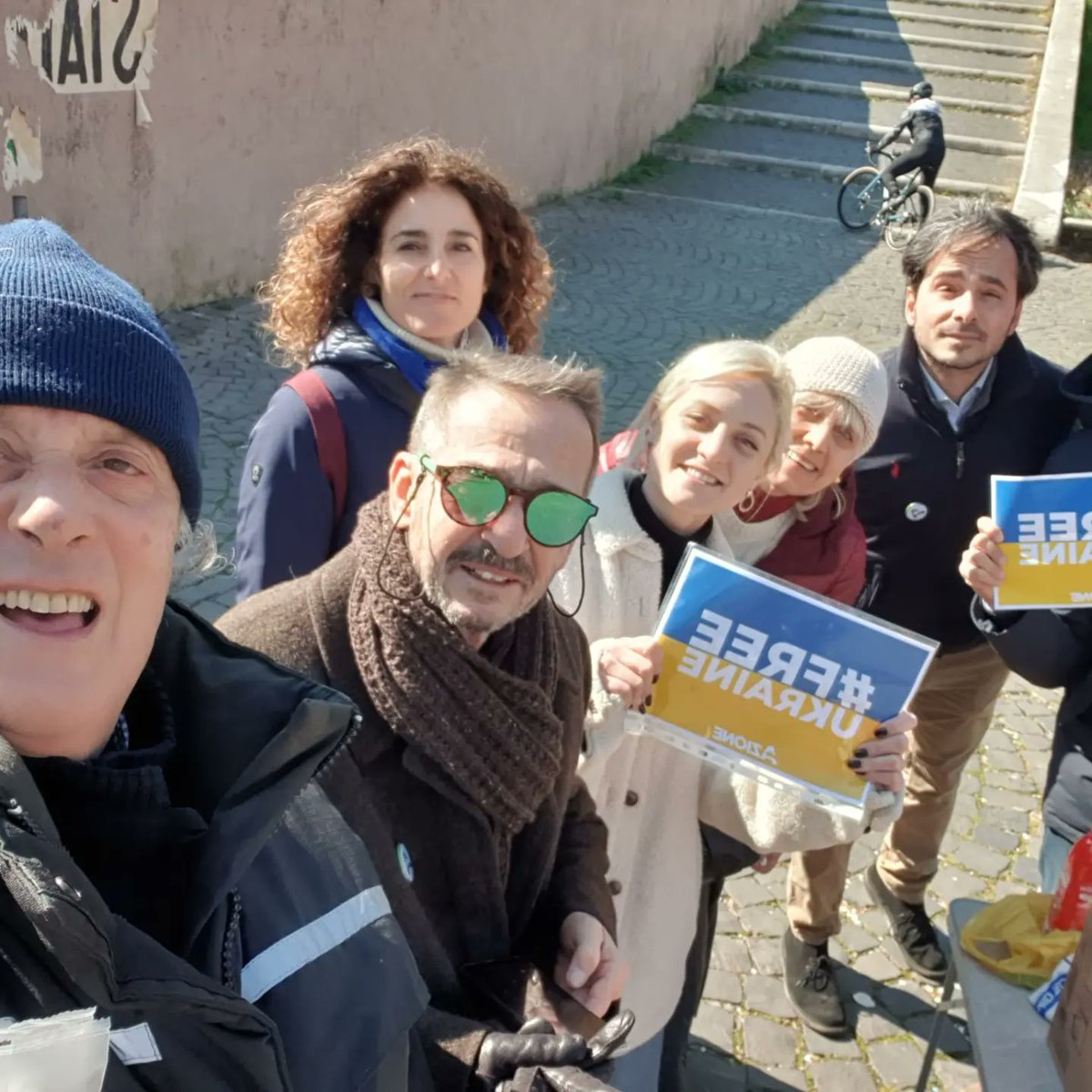 CBises's tweet photo. Oggi con alcuni amici di @Azione_it del #xvmunicipio abbiamo fatto una raccolta di beni destinazione #Ucraina  già portata a Basilica di Santa Sofia https://t.co/eNT5rKK0nI