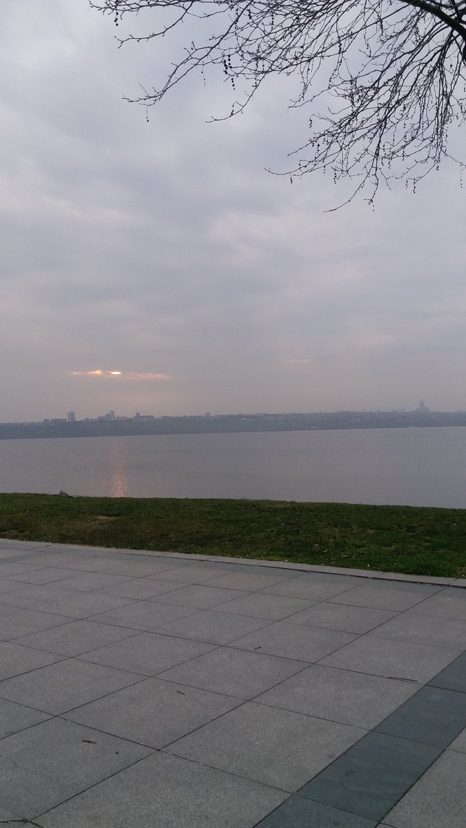 Aşkımla beraber gölde günbatımı harika.💞💞💞