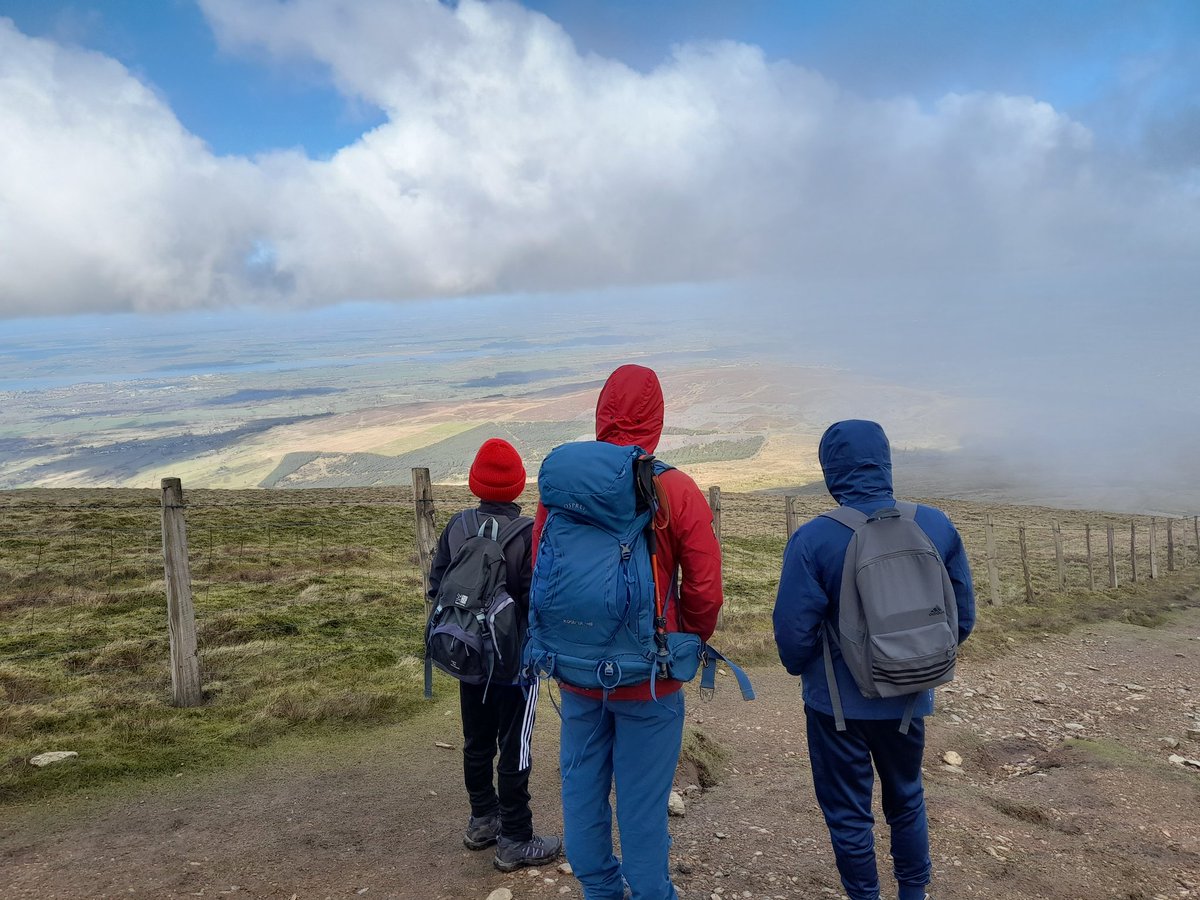 AnwenMorgan's tweet photo. Bore braf yn Eryri! Dro sydyn i fyny Moel Eilio hefo'r teulu @AneluCymru
A beautiful morning in Snowdonia! A quick hike up Moel Eilio with the family @aimhigherwales @visitwales  #Eryri #Snowdonia #YrWyddfa https://t.co/r9MD0Fg28d