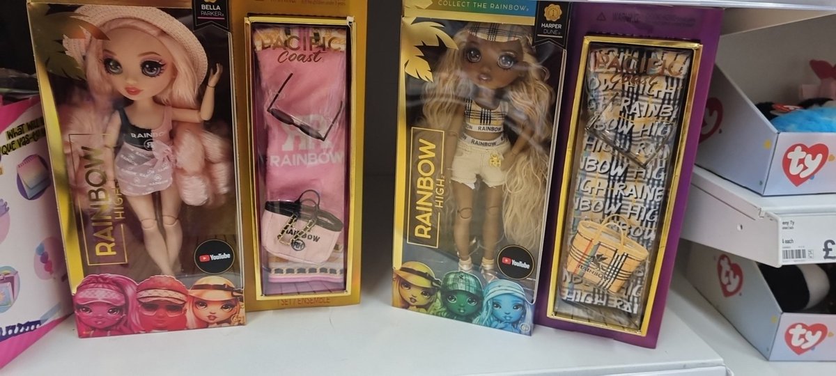 OGDollCollector's tweet photo. Found these in ASDA today! Look how beautiful 😭 wish I had the money 🥲
#fyp #MonsterHigh #dollcollector #DollCollection #dolltwt #MonsterHighDoll #EverAfterHigh #MHDoll #RainbowHigh #shadowhigh https://t.co/LWCKJzgM4f