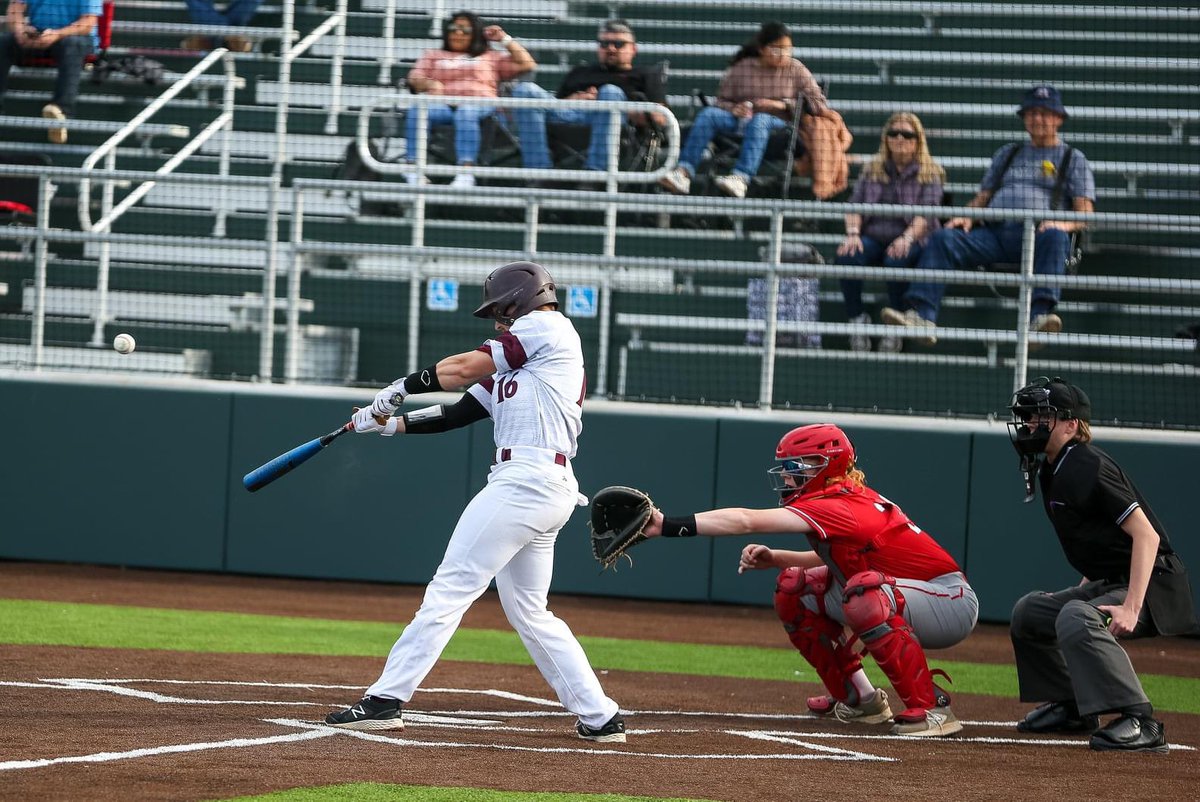 officialplane1's tweet photo. A few more. #SHSBaseball #boysofspring #NeverBeSatisfied https://t.co/Iaq9lqkYiB