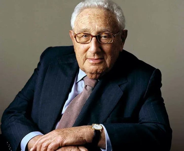 antoniospadaro's tweet photo. Henry #Kissinger nel 2014. Da  meditare per chi non lo avesse ancora fatto. Lettura imprescindibile per comprendere che cosa sta accadendo tra #Ucraina 🇺🇦 #Russia 🇷🇺 e soprattutto perché sta accadendo. https://t.co/nwVJKMrlI3 (Una traduzione italiana qui: https://t.co/l4yfTCXgFz) https://t.co/KQLU7TOj34
