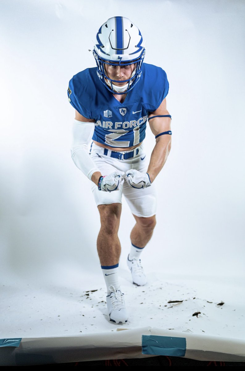 dermot_white's tweet photo. So glad to have been apart of the junior day down at @AF_Football ! Thank you so much for the opportunity @coachskene3 @CoachTCalhoun 
@WolvesPlano @Coach_Pate @Coach_Tyler51 @SidberryMichael @JoeChan37320134 @SoukuptTyler https://t.co/iAQz6z4yFc