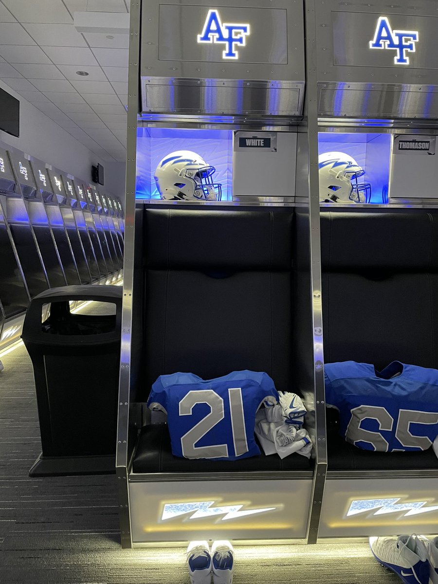 dermot_white's tweet photo. So glad to have been apart of the junior day down at @AF_Football ! Thank you so much for the opportunity @coachskene3 @CoachTCalhoun 
@WolvesPlano @Coach_Pate @Coach_Tyler51 @SidberryMichael @JoeChan37320134 @SoukuptTyler https://t.co/iAQz6z4yFc