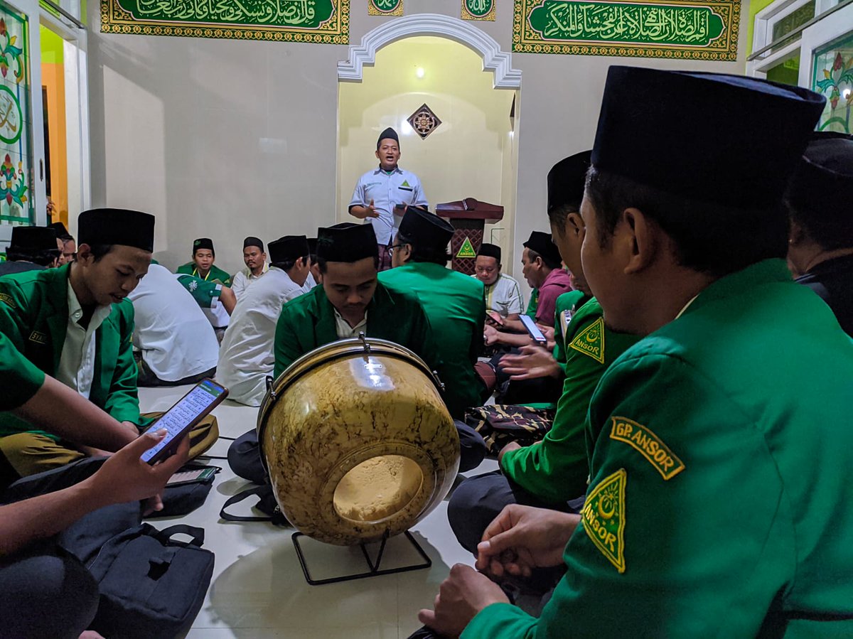 QadarTaufik's tweet photo. Malam minggu bersholawat
#PKLANSORKEDIRI
@pwansorjatim https://t.co/hsJRQB7W7o