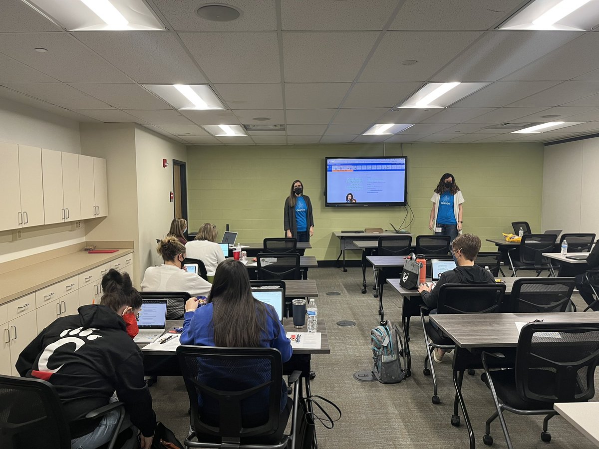 Envisioning a classroom with students fully engaged at their own pace, using critical thinking skills, and discovering the beauty of math - sounds like an amazing environment! <a href="/MrsArnoldPlus1/">Meghan Arnold</a> &amp; @MsBeckerMaths share how this is possible with <a href="/Desmos/">Desmos</a> self-checking activities!! 👏🏼