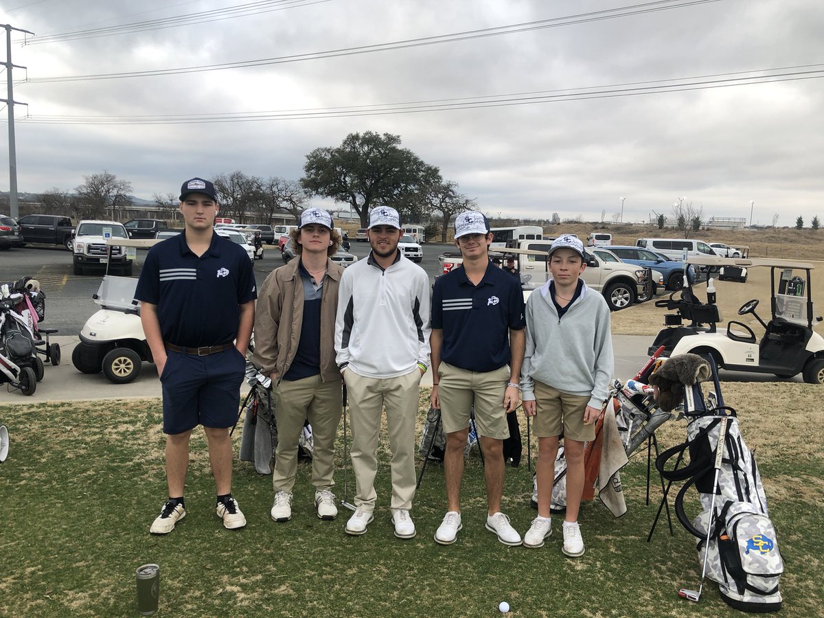 Varsity boys and girls are fired up for the Buckhorn today. Girls are in the lead after day 1 and the boys are looking for a good round to finish in the top 3.