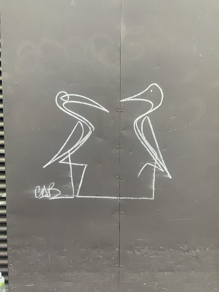 _la_jungle's tweet photo. Cab l’oiseau craie 
#cabloiseaucraie @cabloiseaucraie 
Rue de Charenton 
#streetart #streetartparis12
#la_jungle_des_villes #_la_jungle https://t.co/rat9jnlhna
