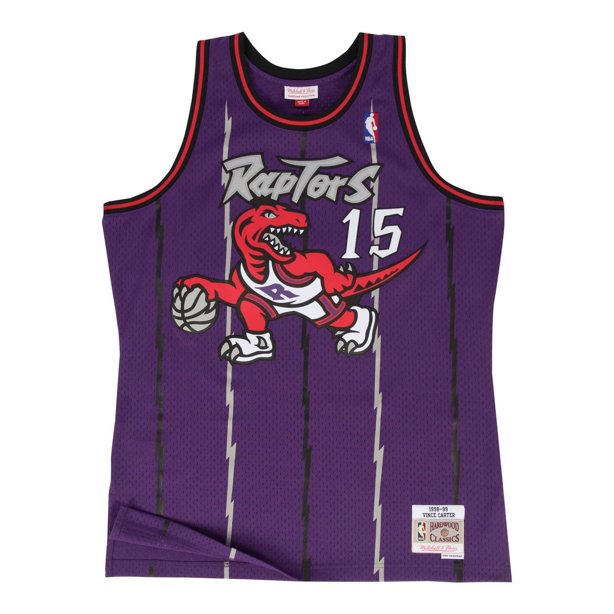 DisneyAIex's tweet photo. Win Vince Carter Jersey + his Top Shot moment! @JerseyFlock challenged me to 950 retweets to get a free Vince jersey. Not keeping it myself tho, I want it for one of you! To win retweet and leave your TS name below! If we don't hit 950 I'll giveaway the moment anyway 🏀 https://t.co/49FAZS04in