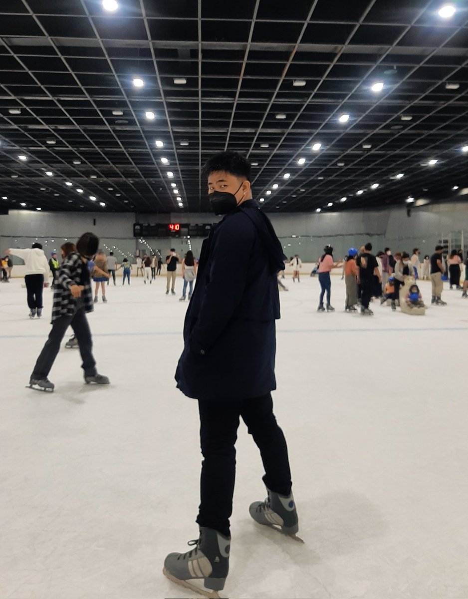 MacsMndza's tweet photo. Ang saya mag ice skating pag natuto ka na. https://t.co/Bbp7u87dSJ
