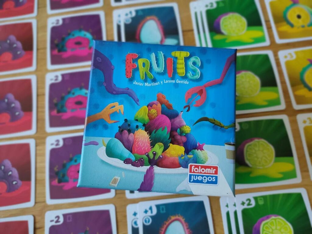 Os mostramos fotos del juego "Fruits" 🍈👽 de <a href="/falomirjuegos/">Falomir Juegos</a> , de los autores Javier Martínez y Lorena Gestido @sulkergames @lorenagestido.design

Un juego rápido y sencillo en el que tendremos que usar nuestra memoria y agilidad para comernos las mejo… instagr.am/p/CaueXBnMzJG/