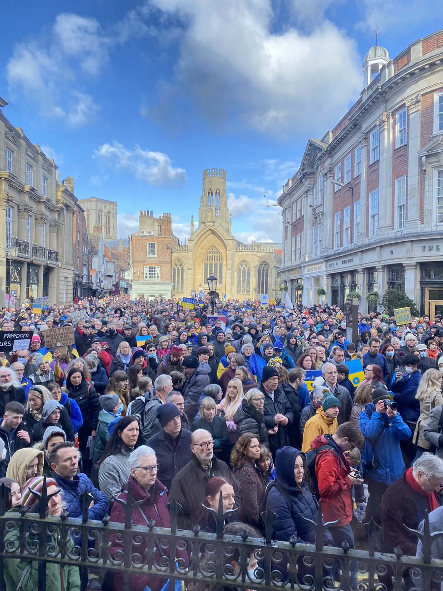 AffairsYorkSU's tweet photo. Hundreds of people in St Helen’s Square in York, standing together with the people of #Ukraine 🇺🇦 💙💛 https://t.co/kyYZTHtxZq