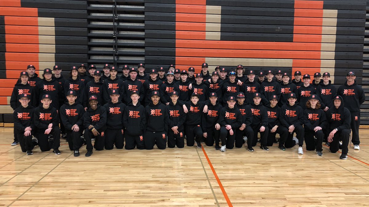 We want to thank @BarbBoosters for helping us get practice gear!!!
The Boys appreciate it! 😎⚾️