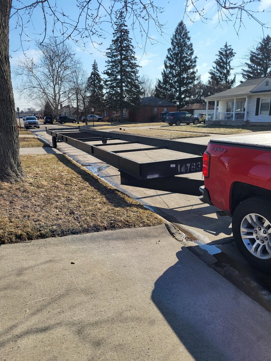 ManComeback's tweet photo. DAY ONE: Tiny house (actually day 2, we picked it up yesterday)

Man that think is long!  Goal for the day is to get it cut in half and get it in the backyard where I can build the thing... 🤣😂 https://t.co/BPK01H54CI