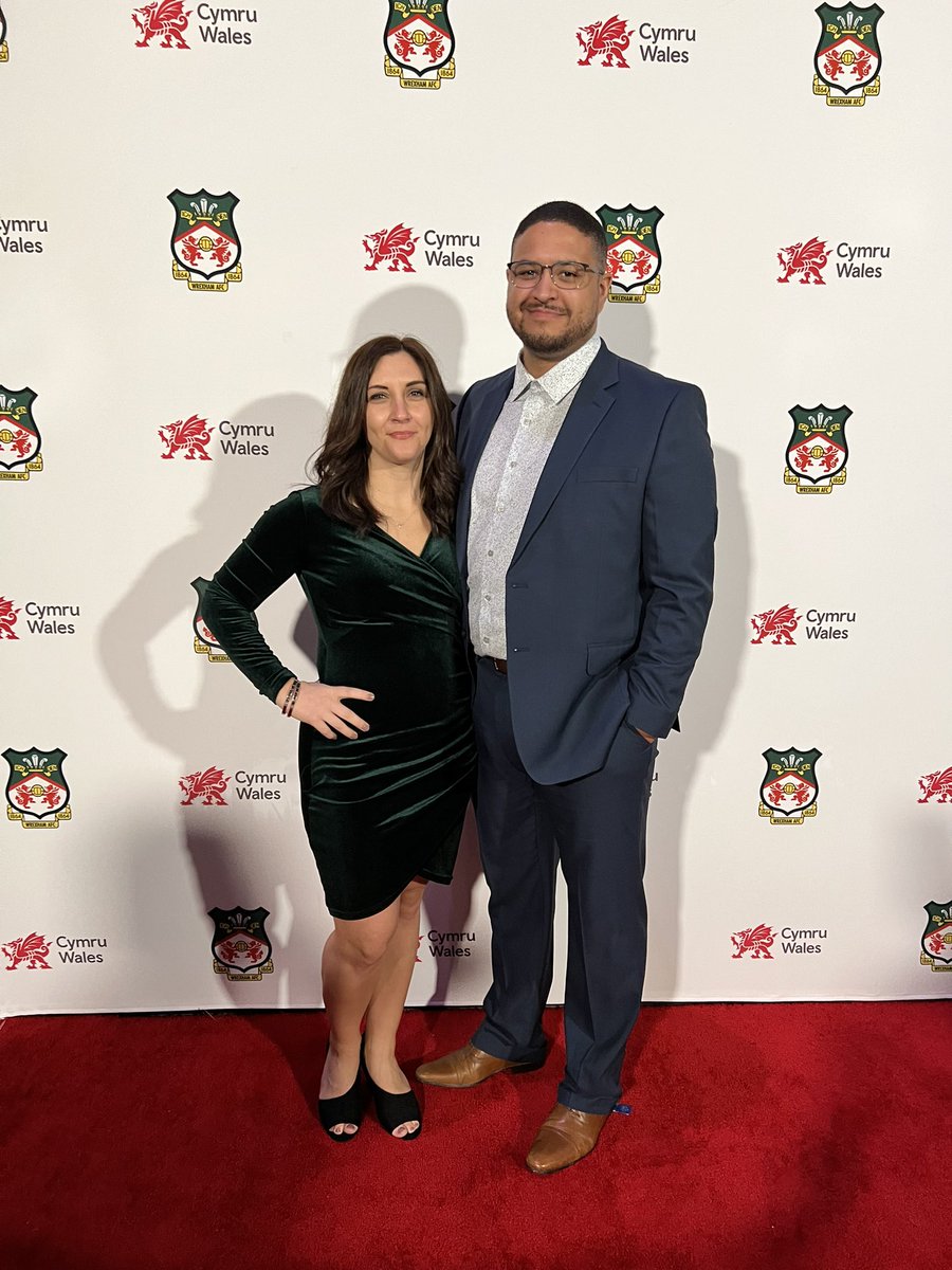 CoachJasonE's tweet photo. Noson dda hefo pobol gwell. Great nigh with even better people. Day 2 in #LA @Wrexham_AFC @WelshGovernment @RMcElhenney @Jason_A_Max @S4C @visitwales @MaxineERHughes https://t.co/C3I95sHcmF